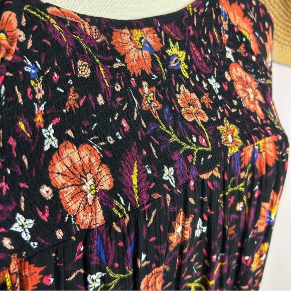 Old Navy medium long sleeved beautiful blouse. Has a keyhole opening in the back - Picture 7 of 10